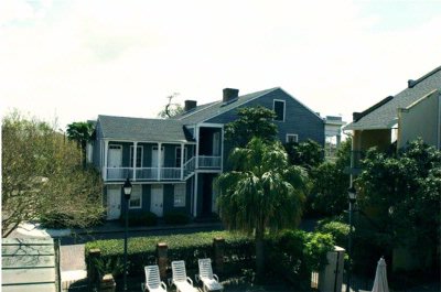 Maison St. Charles - Exterior