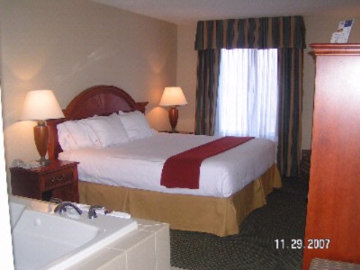 Holiday Inn Express & Suites Waterford - King Jaccuzi Room