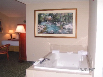 Holiday Inn Express & Suites Waterford - The Jaccuzzi In The Executive Room
