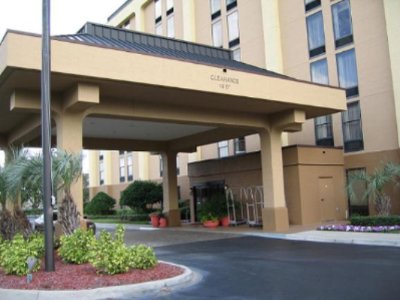 Hampton Inn Orlando Airport - Hotel Entrance