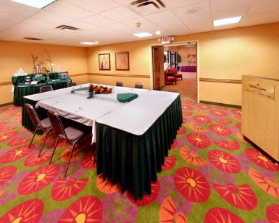 Holiday Inn Hotel & Suites - 