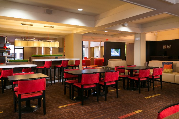 Courtyard by Marriott - 
