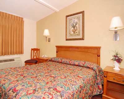 Rodeway Inn & Suites - 