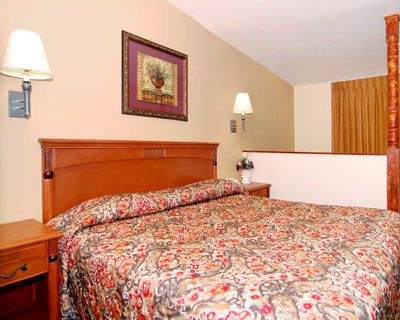 Rodeway Inn & Suites - 