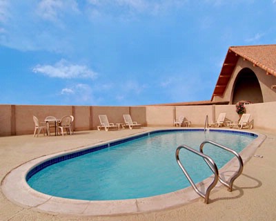 Rodeway Inn & Suites - 