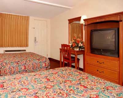 Rodeway Inn & Suites - 