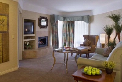 Doubletree Guest Suites Doheny Beach - We Offer Spacious Guest Suites With French Doors To Adjoining Living Area.