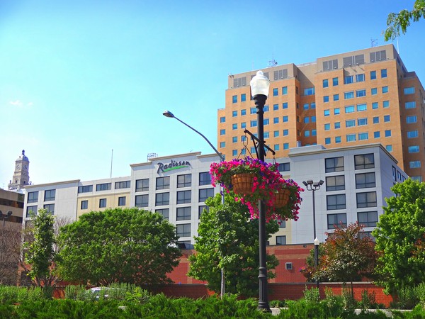 Radisson Quad City Plaza - 
