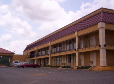 Lincoln Inn & Suites - 