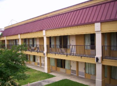 Lincoln Inn & Suites - 