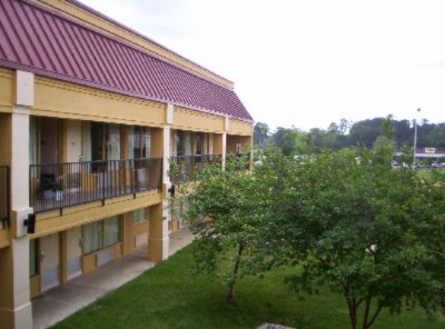 Lincoln Inn & Suites - 