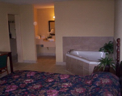 Lincoln Inn & Suites - 