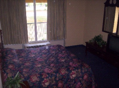 Lincoln Inn & Suites - 