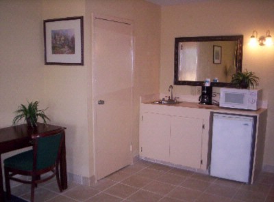 Lincoln Inn & Suites - 