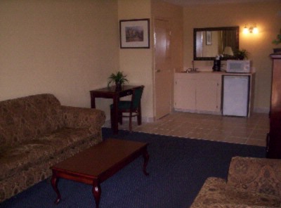 Lincoln Inn & Suites - 