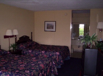 Lincoln Inn & Suites - 