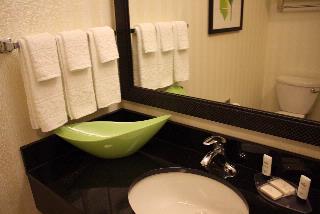 Fairfield Inn & Suites - Guest Bathroom