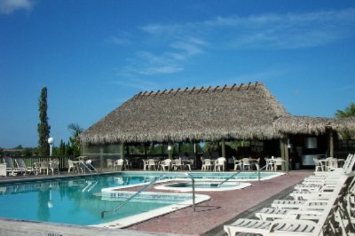 Quality Inn & Suites Golf Resort - Poolside Tiki Bar With Live Entertainment