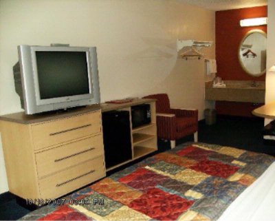 Red Roof Inn - 