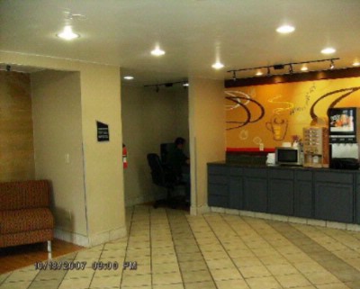 Red Roof Inn - 