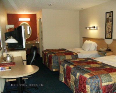 Red Roof Inn - 