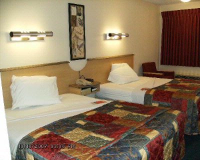 Red Roof Inn - 