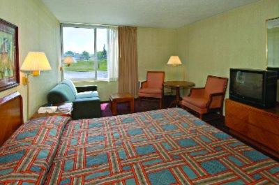 Howard Johnson Plaza - 