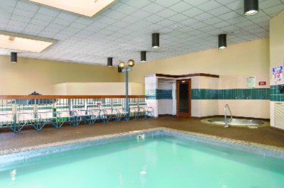 Howard Johnson Plaza - 