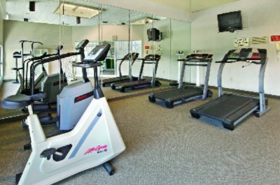 Howard Johnson Plaza - 