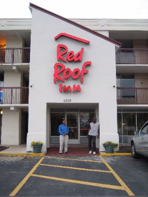Red Roof Inn - 