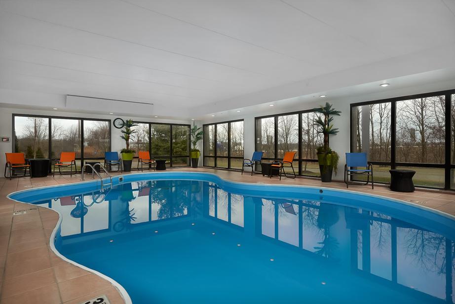 Hampton Inn Youngstown West - Indoor Pool