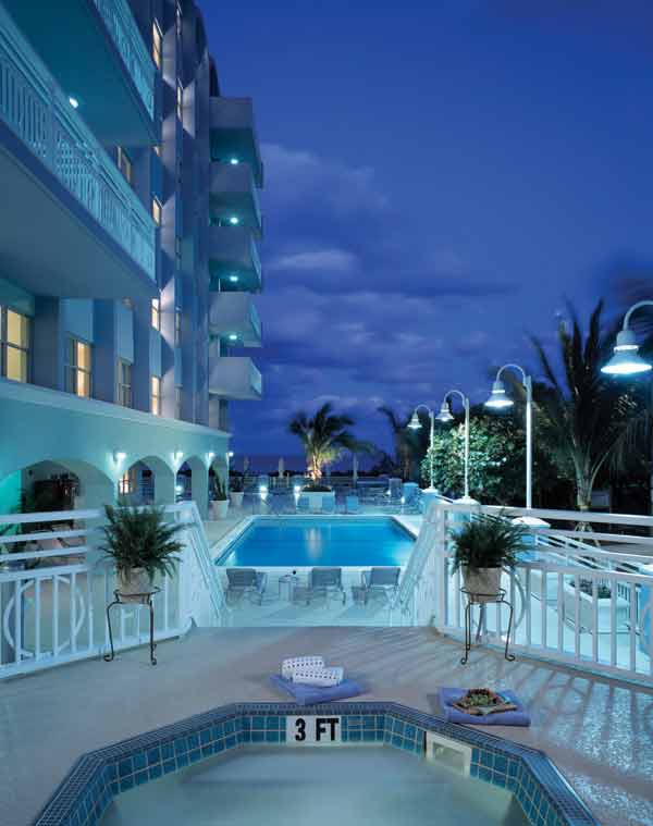Solara Surfside - Poolside