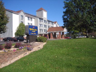 Holiday Inn Express Hotel & Suites - 