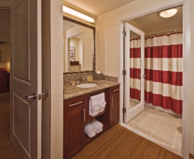 Residence Inn Arlington Courthouse - Suite Bathroom Area