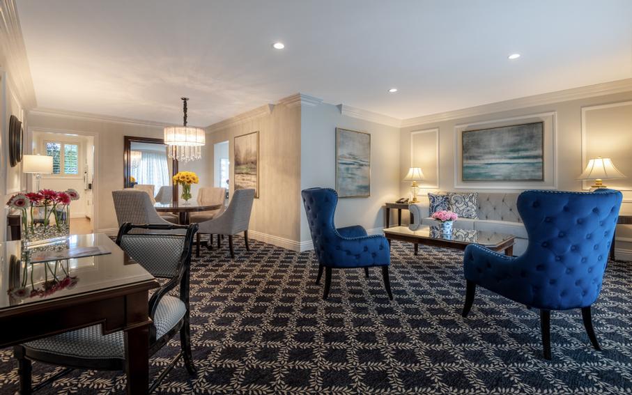 Beverly Hills Plaza Hotel - One Bedroom Living Room