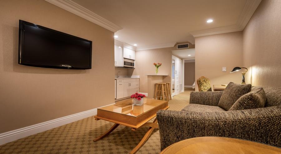 Beverly Hills Plaza Hotel - Executive Suite With Queen
