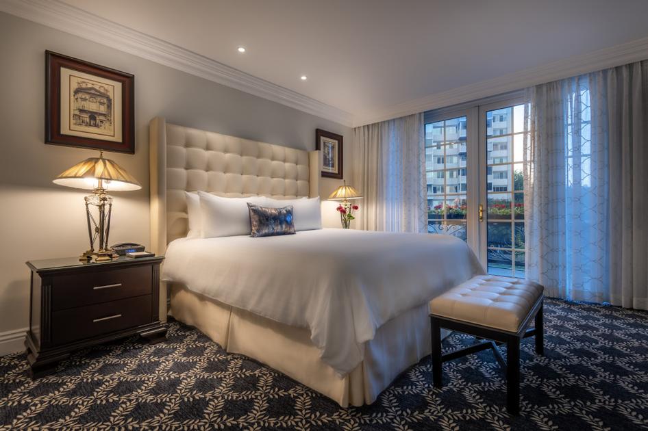 Beverly Hills Plaza Hotel - One Bedroom With King