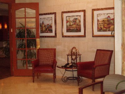 Crowne Plaza Miami - Waiting Area In Front Of Bar