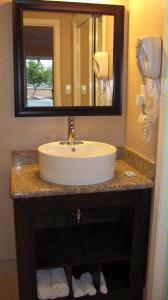 Rodeway Inn - Guest Bathroom