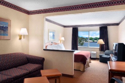 Days Inn & Suites Albuquerque Airport - 