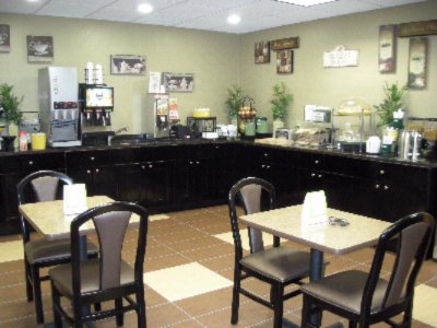 La Quinta Inn & Suites - Enjoy Breakfast In Our Spacious Breakfast Area.