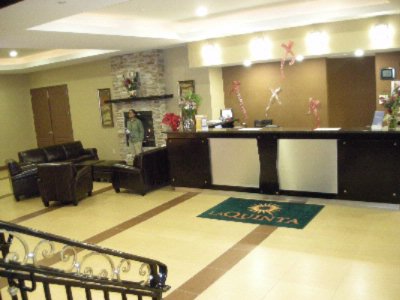 La Quinta Inn & Suites - Front Desk