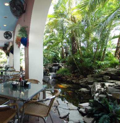 Tahitian Inn Cafe & Spa - Outside Cafe