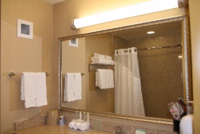 Holiday Inn Express & Suites - 