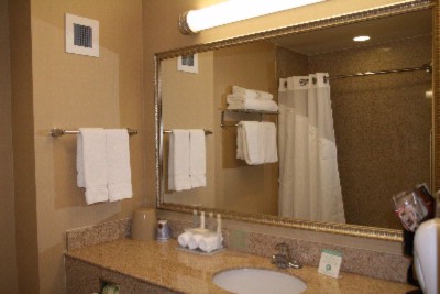 Holiday Inn Express & Suites - 