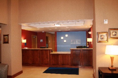 Holiday Inn Express & Suites - Hotel Lobby