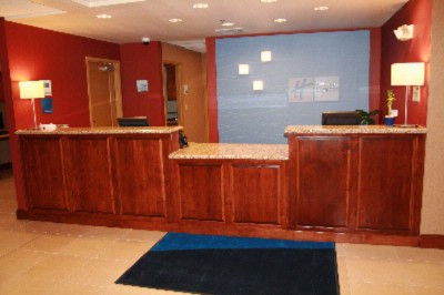 Holiday Inn Express & Suites - Hotel Lobby