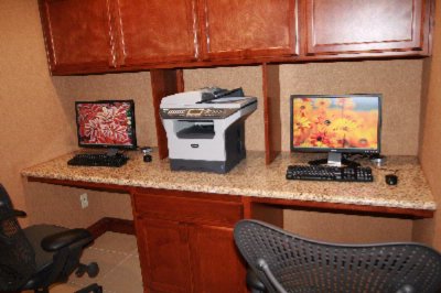Holiday Inn Express & Suites - Business Center