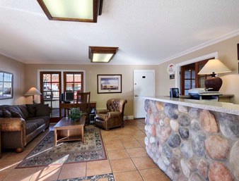 Super 8 - Lobby/front Desk