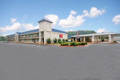Econo Lodge Inn & Suites - 